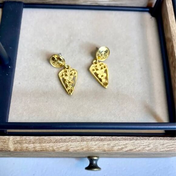 Retro Gold‎ Floral Dangly Earrings - Picture 2 of 7